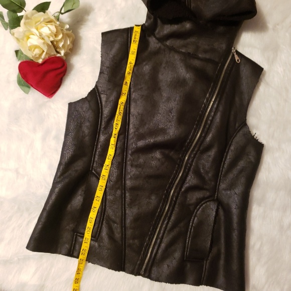 Dolce Cabo Faux Leather & Faux Fur Lined Vest-L
  - Picture 5 of 8